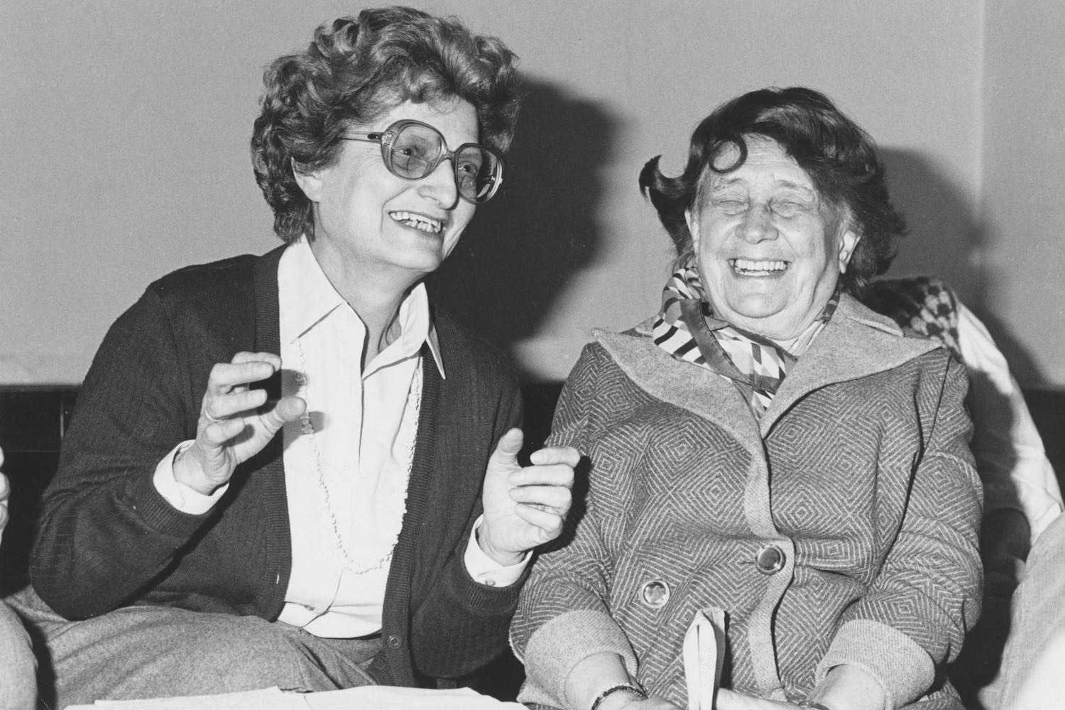 Irma Schwager (links) und Margarete Schütte-Lihotzky