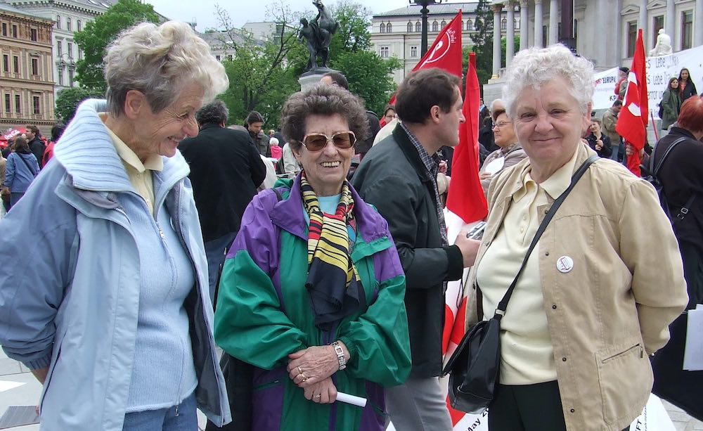 1. Mai 2008 in Wien (v.l.): Elisabeth Schiessendoppler, Fini Seif und Edith Doleschal