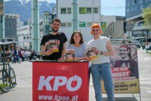 Tobias Schweiger, Elke Kahr und Pia Tomedi am 4. April 2024 in Innsbruck