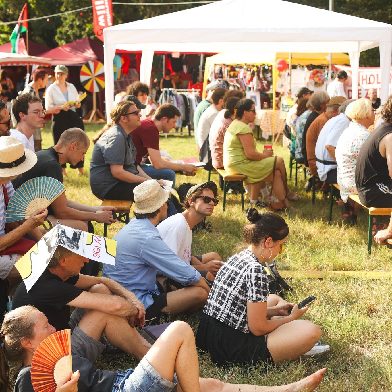 Diskussionszelt am Volksstimmefest
